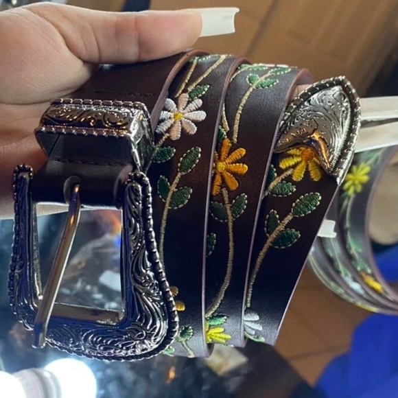 Western Vegan Leather Embroidered Floral Silver Tone Buckle Belt - Picture 1 of 12